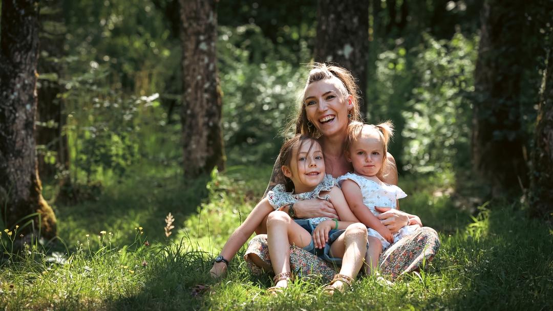 Photographe annecy haute savoie thorens glieres nature shooting famille photo femme maman idee carte cadeau ete