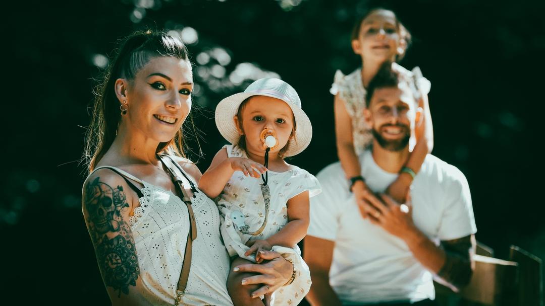 Photographe annecy haute savoie thorens glieres nature shooting famille photo groupe femme enfant tatouage photo