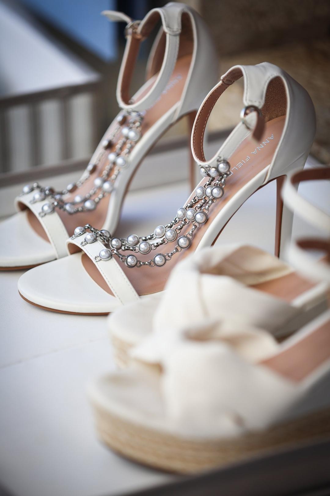 Photographe annecy mariages preparatifs detail chaussures mariee wedding photography photo 1