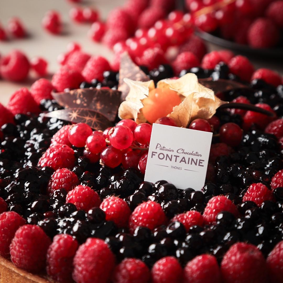 Photographe culinaire alimentaire patisserie annecy haute savoie lestudioz emmanuel cagnart 1080 luxe tarte fruits rouges zoom de tail envie deguster aravis photo