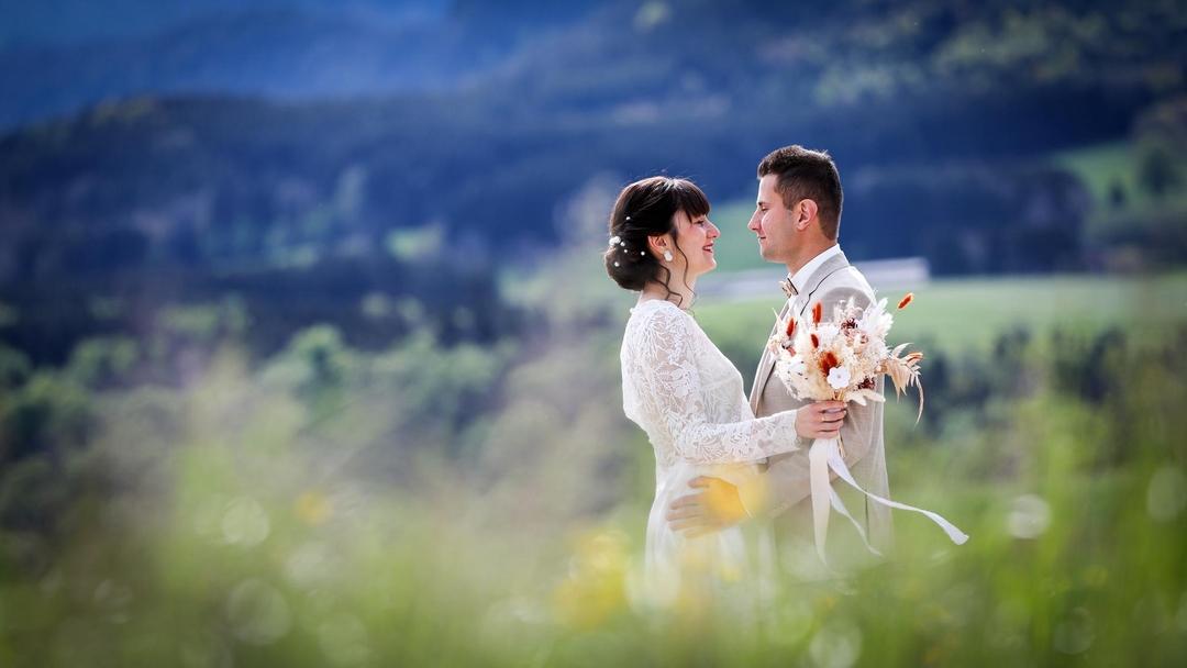 Photographe mariage annecy couple regard wedding instants naturel image pic wedding new haute savoie 1