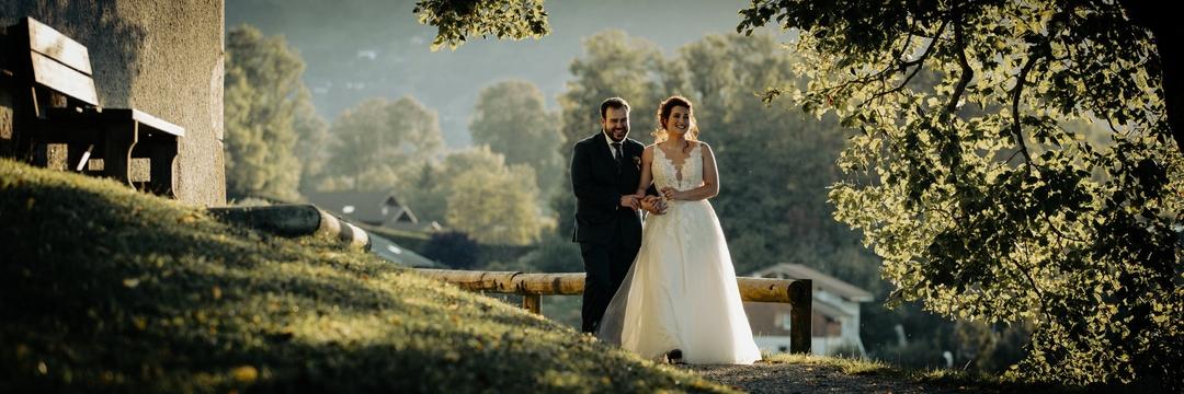 Photographe mariage annecy haute savoie couple seance photo marche naturel montagne decor magique 1