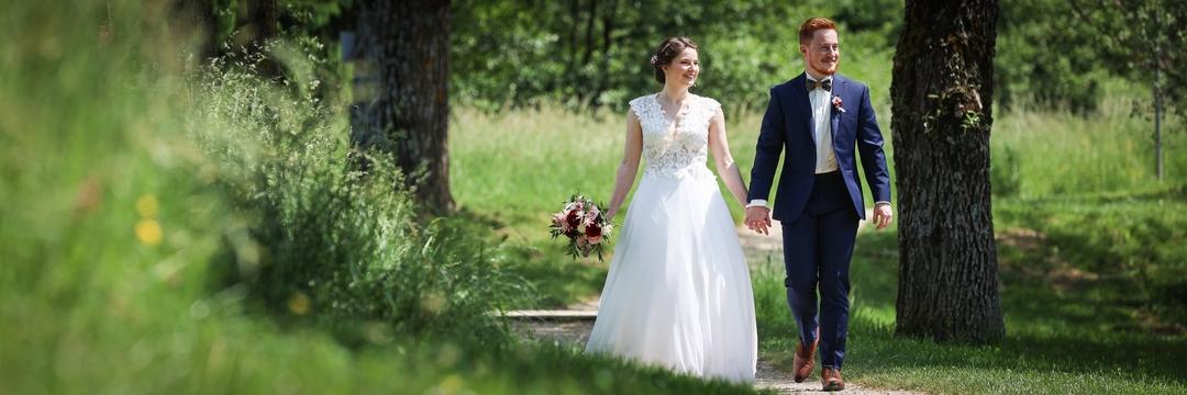 Photographe mariage annecy haute savoie seance photo couple mariche heureux naturel photo 1