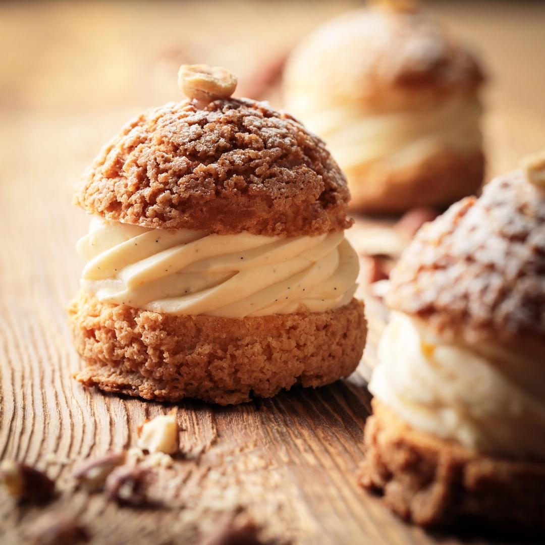 Photographe mise en situation alimentaire annecy haute savoie manatoli patisserie annecy halles de saint martin choux vanille